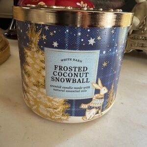Bath & Body Works / White Barn – Frosted Coconut Snowball 3-Wick Candle 14.5 oz